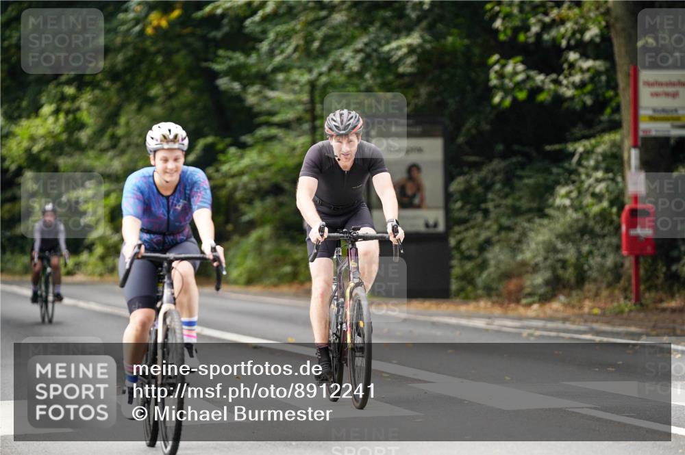 14.09.2025 - Stadtparktriathlon Michael Burmester http://msf.ph/oto/8912241 14.09.2025 11:30:55 Radfahren 862, 882, 929, 945, 964, 987, 998 meine-sportfotos.de
