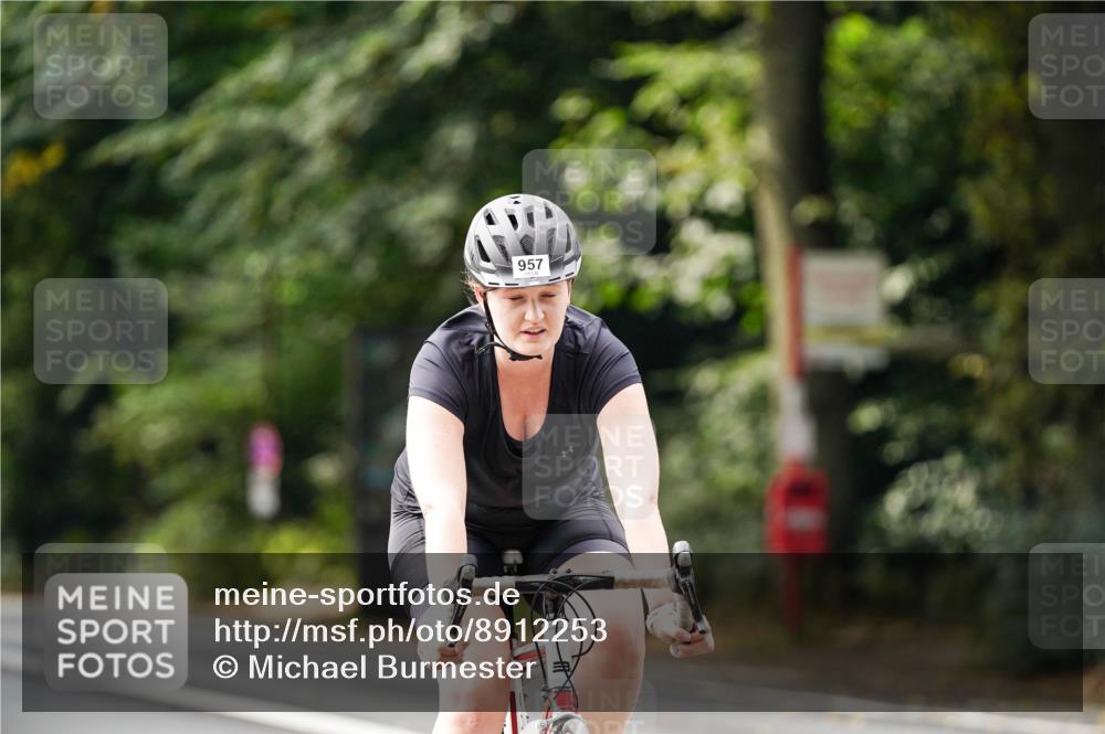 14.09.2025 - Stadtparktriathlon Michael Burmester http://msf.ph/oto/8912253 14.09.2025 11:31:06 Radfahren 862, 920, 929, 957, 964, 972, 987 meine-sportfotos.de