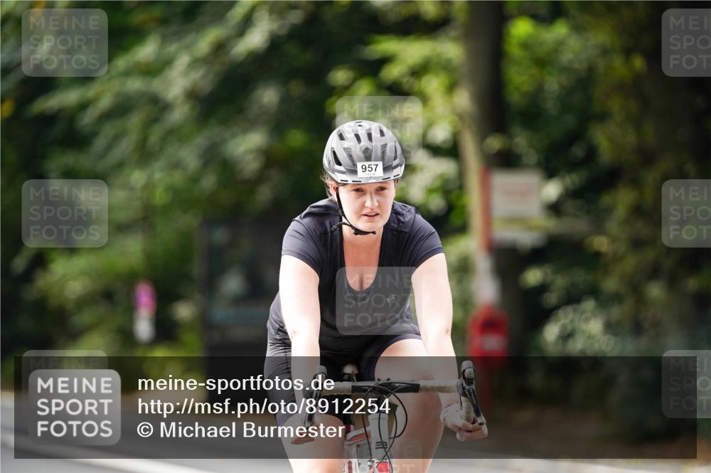 14.09.2025 - Stadtparktriathlon Michael Burmester http://msf.ph/oto/8912254 14.09.2025 11:31:06 Radfahren 862, 920, 929, 957, 964, 972, 987 meine-sportfotos.de