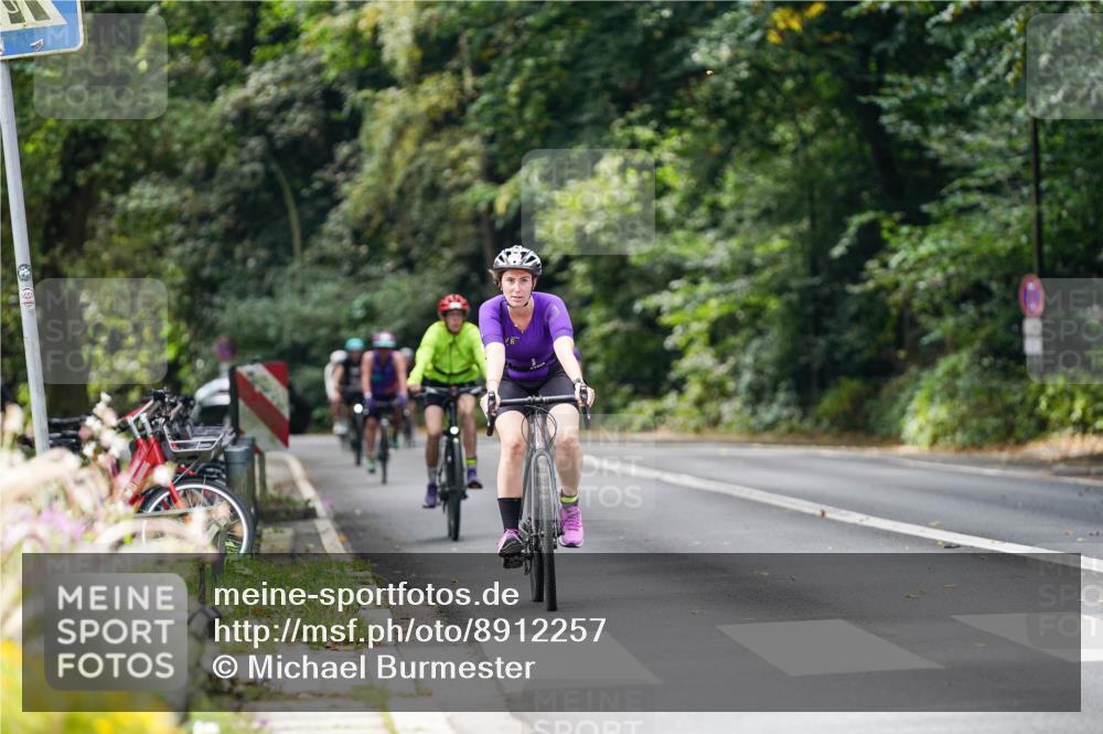 14.09.2025 - Stadtparktriathlon Michael Burmester http://msf.ph/oto/8912257 14.09.2025 11:31:11 Radfahren 858, 886, 920, 943, 957, 972, 1007 meine-sportfotos.de