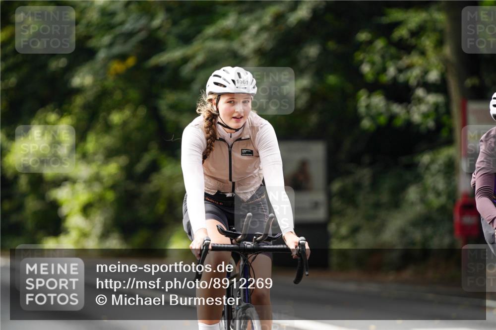 14.09.2025 - Stadtparktriathlon Michael Burmester http://msf.ph/oto/8912269 14.09.2025 11:31:24 Radfahren 857, 886, 978, 1001, 1002 meine-sportfotos.de