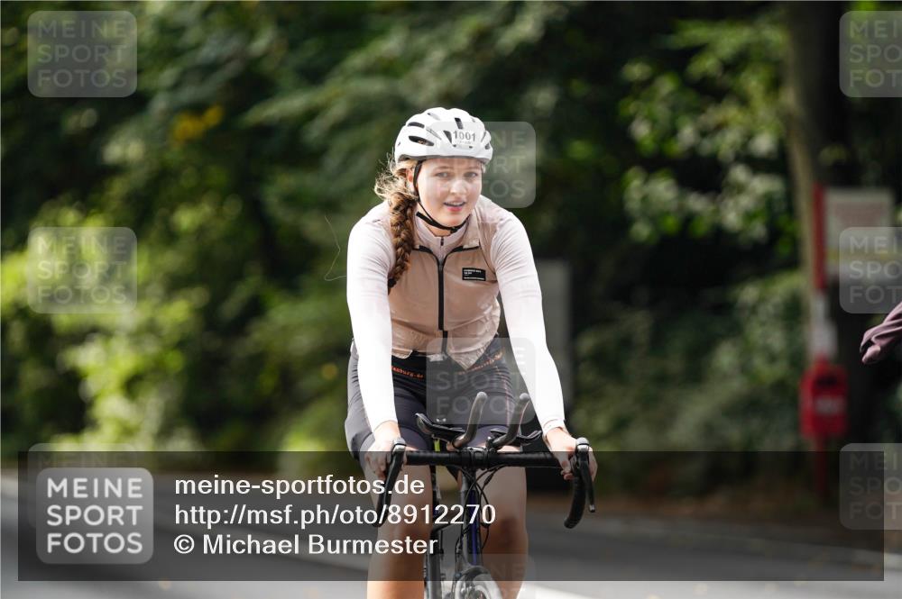 14.09.2025 - Stadtparktriathlon Michael Burmester http://msf.ph/oto/8912270 14.09.2025 11:31:24 Radfahren 857, 886, 978, 1001, 1002 meine-sportfotos.de