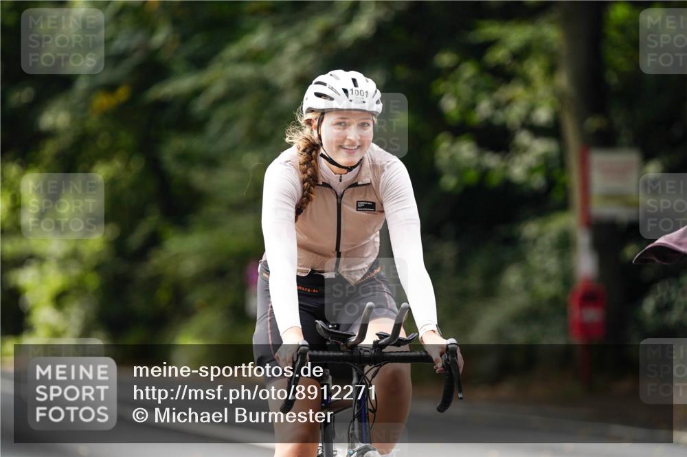 14.09.2025 - Stadtparktriathlon Michael Burmester http://msf.ph/oto/8912271 14.09.2025 11:31:24 Radfahren 857, 886, 978, 1001, 1002 meine-sportfotos.de