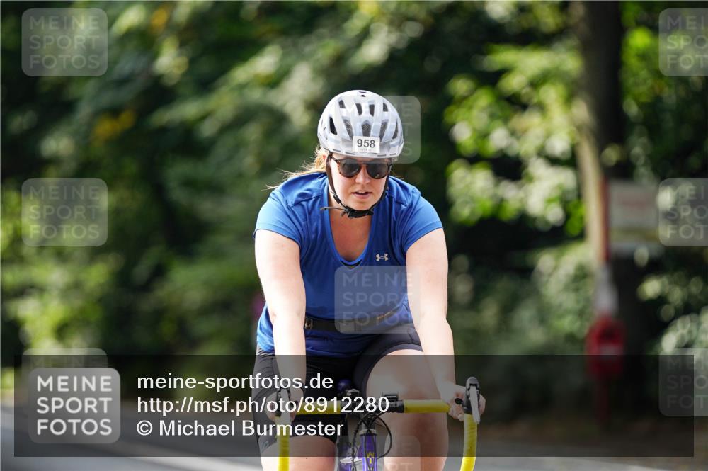 14.09.2025 - Stadtparktriathlon Michael Burmester http://msf.ph/oto/8912280 14.09.2025 11:31:42 Radfahren 876, 893, 895, 940, 958 meine-sportfotos.de