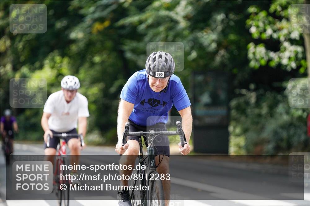 14.09.2025 - Stadtparktriathlon Michael Burmester http://msf.ph/oto/8912283 14.09.2025 11:31:46 Radfahren 876, 893, 895, 948, 958 meine-sportfotos.de