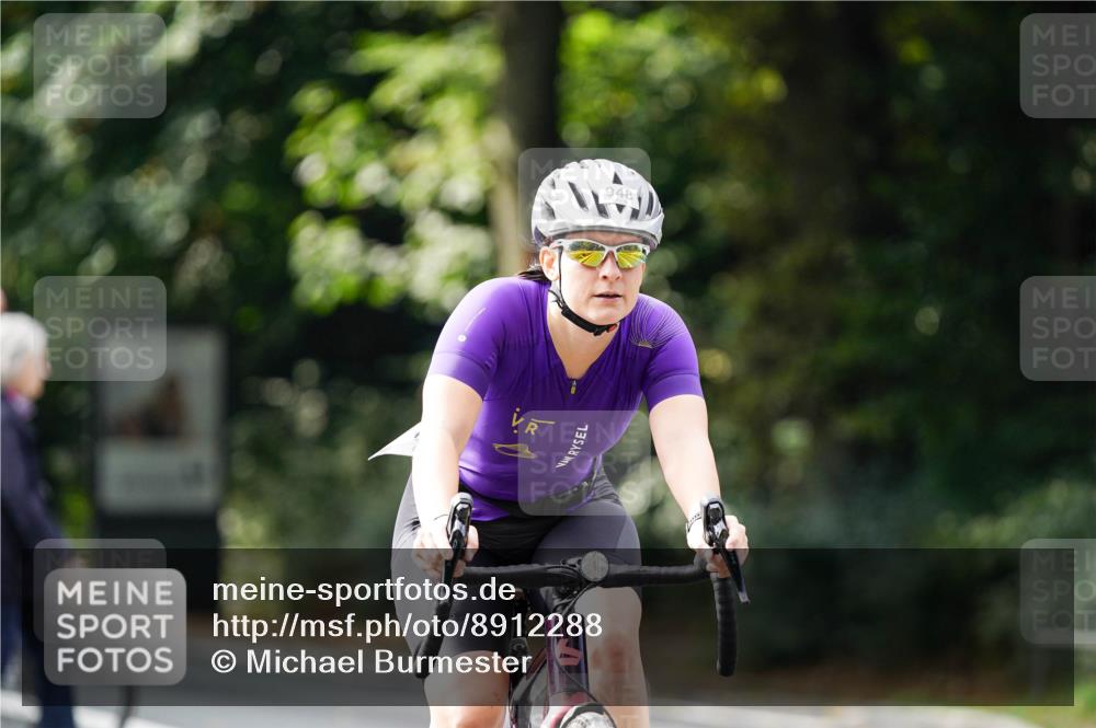 14.09.2025 - Stadtparktriathlon Michael Burmester http://msf.ph/oto/8912288 14.09.2025 11:31:51 Radfahren 876, 895, 948 meine-sportfotos.de