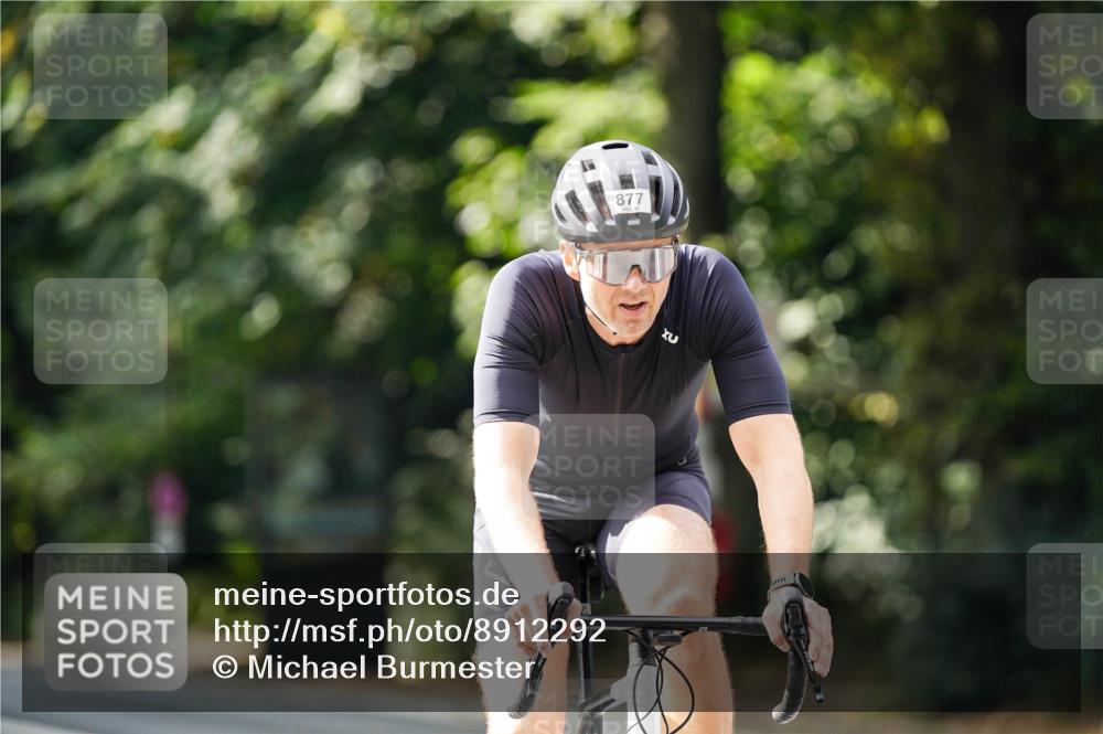 14.09.2025 - Stadtparktriathlon Michael Burmester http://msf.ph/oto/8912292 14.09.2025 11:32:02 Radfahren 877, 878, 900, 915 meine-sportfotos.de