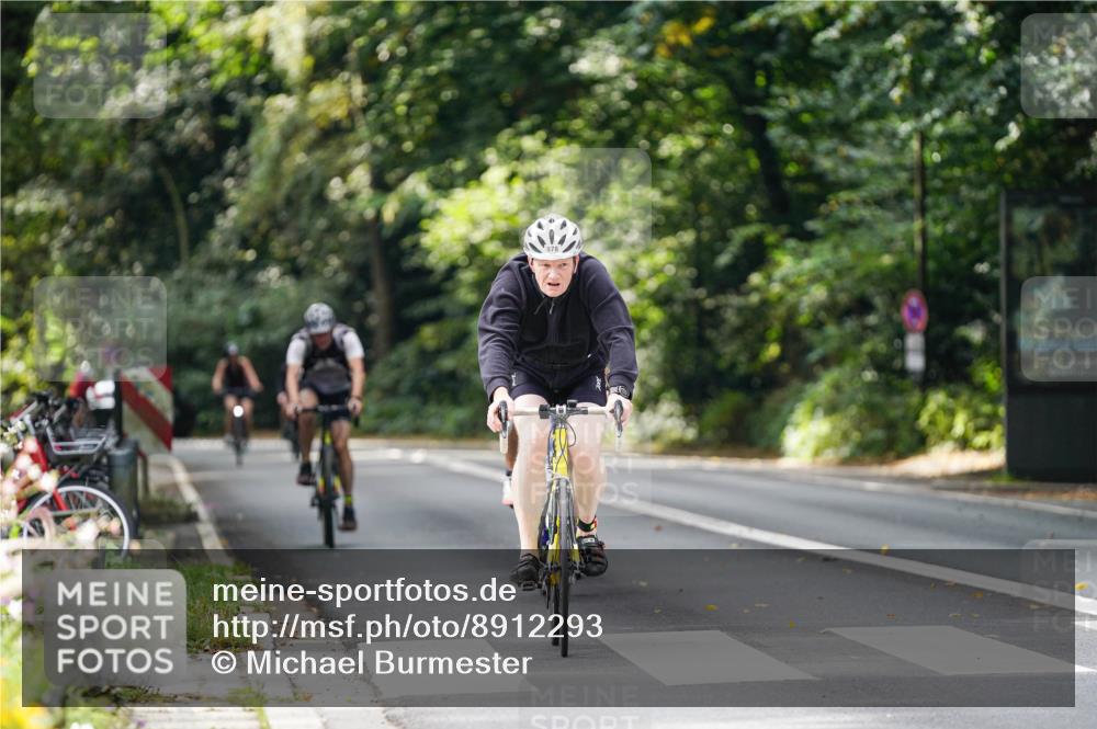 14.09.2025 - Stadtparktriathlon Michael Burmester http://msf.ph/oto/8912293 14.09.2025 11:32:03 Radfahren 877, 878, 900, 915 meine-sportfotos.de