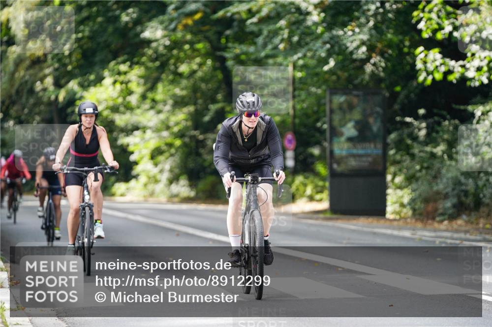 14.09.2025 - Stadtparktriathlon Michael Burmester http://msf.ph/oto/8912299 14.09.2025 11:32:13 Radfahren 915, 966, 968, 974, 997, 1017 meine-sportfotos.de