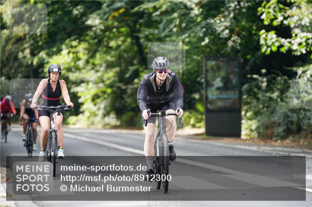 14.09.2025 - Stadtparktriathlon Michael Burmester http://msf.ph/oto/8912300 14.09.2025 11:32:13 Radfahren 915, 966, 968, 974, 997, 1017 meine-sportfotos.de