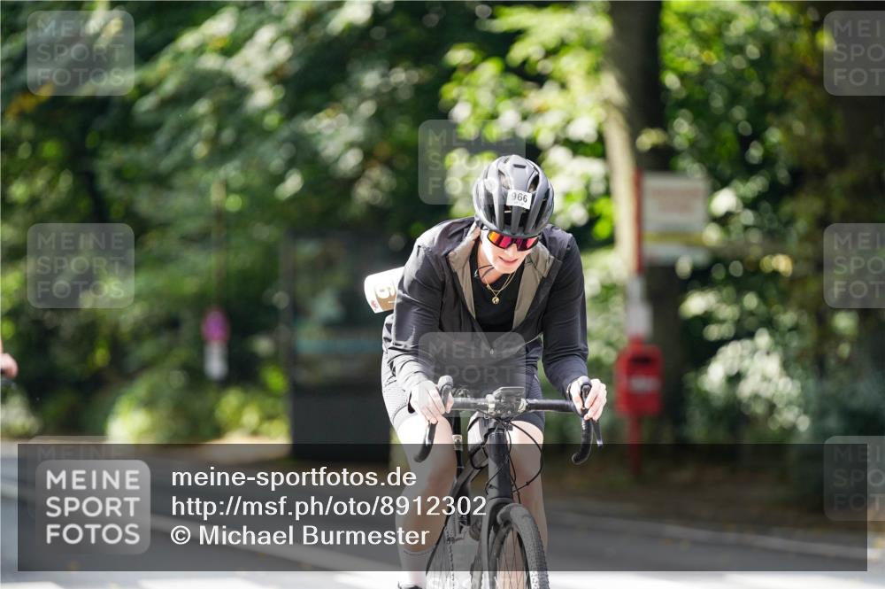 14.09.2025 - Stadtparktriathlon Michael Burmester http://msf.ph/oto/8912302 14.09.2025 11:32:14 Radfahren 894, 966, 968, 974, 997, 1017 meine-sportfotos.de