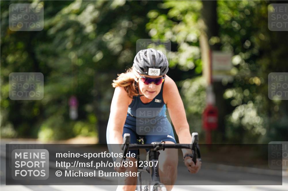 14.09.2025 - Stadtparktriathlon Michael Burmester http://msf.ph/oto/8912307 14.09.2025 11:32:17 Radfahren 894, 966, 968, 974, 997, 1017 meine-sportfotos.de