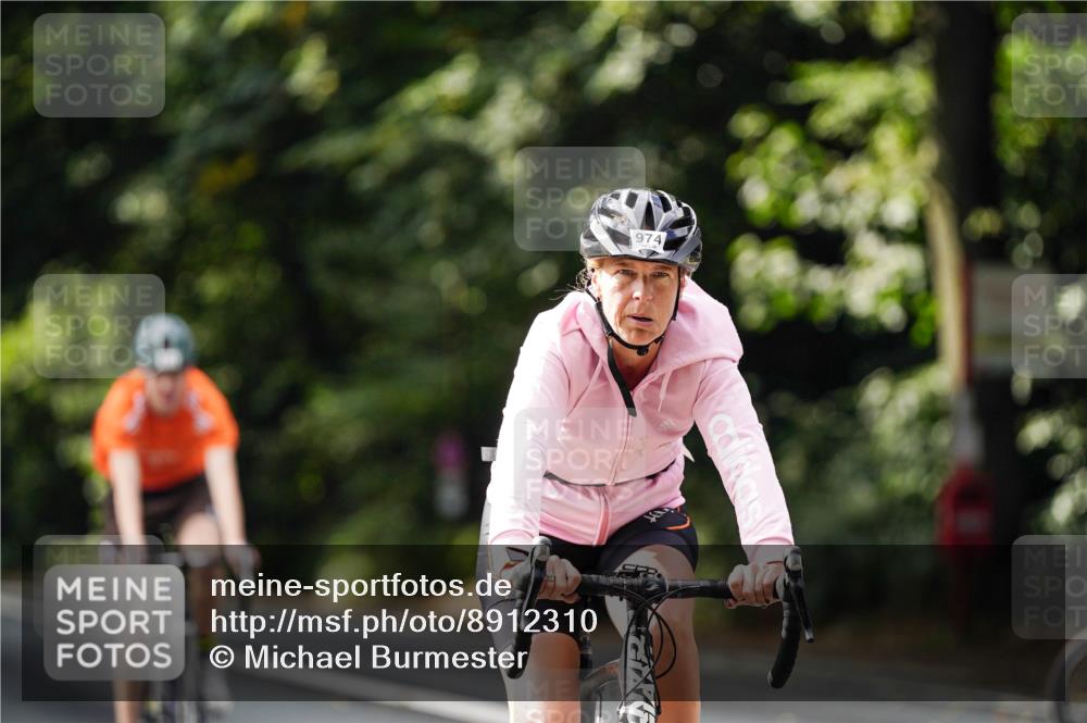 14.09.2025 - Stadtparktriathlon Michael Burmester http://msf.ph/oto/8912310 14.09.2025 11:32:21 Radfahren 894, 968, 974, 997, 1017 meine-sportfotos.de