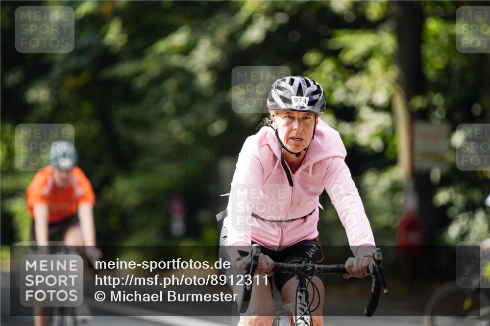 14.09.2025 - Stadtparktriathlon Michael Burmester http://msf.ph/oto/8912311 14.09.2025 11:32:21 Radfahren 894, 968, 974, 997, 1017 meine-sportfotos.de