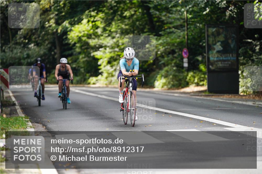 14.09.2025 - Stadtparktriathlon Michael Burmester http://msf.ph/oto/8912317 14.09.2025 11:32:43 Radfahren 936, 950, 967, 986 meine-sportfotos.de