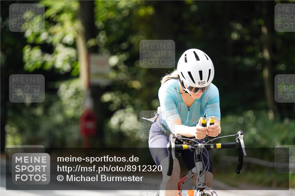 14.09.2025 - Stadtparktriathlon Michael Burmester http://msf.ph/oto/8912320 14.09.2025 11:32:45 Radfahren 936, 950, 967, 986 meine-sportfotos.de