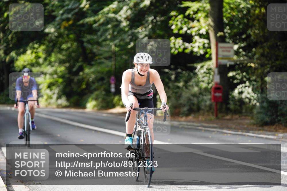 14.09.2025 - Stadtparktriathlon Michael Burmester http://msf.ph/oto/8912323 14.09.2025 11:32:46 Radfahren 936, 950, 967, 986, 994 meine-sportfotos.de