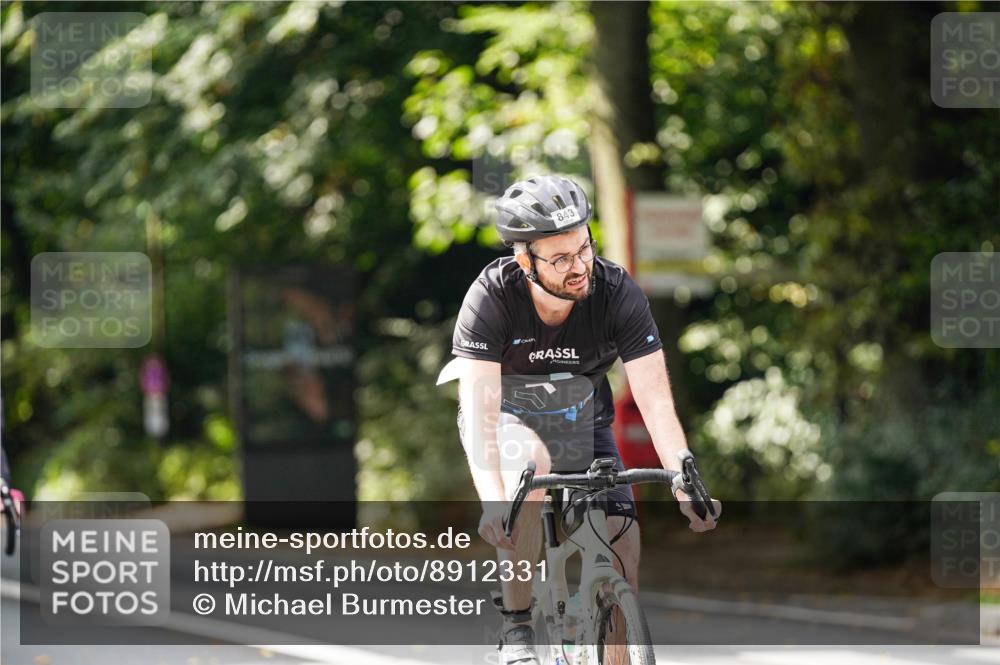 14.09.2025 - Stadtparktriathlon Michael Burmester http://msf.ph/oto/8912331 14.09.2025 11:33:04 Radfahren 843, 970 meine-sportfotos.de