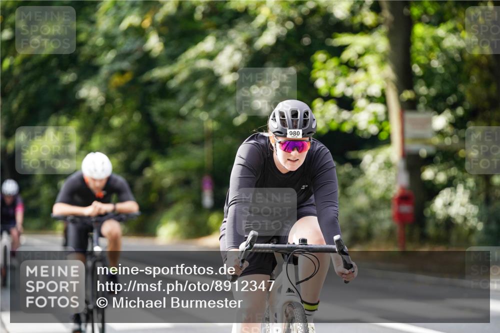 14.09.2025 - Stadtparktriathlon Michael Burmester http://msf.ph/oto/8912347 14.09.2025 11:33:24 Radfahren 824, 839, 946, 962, 980, 992, 1008, 1067 meine-sportfotos.de