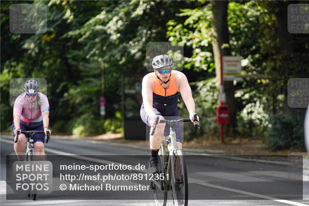 14.09.2025 - Stadtparktriathlon Michael Burmester http://msf.ph/oto/8912351 14.09.2025 11:33:28 Radfahren 824, 839, 946, 962, 980, 1006, 1008, 1067 meine-sportfotos.de