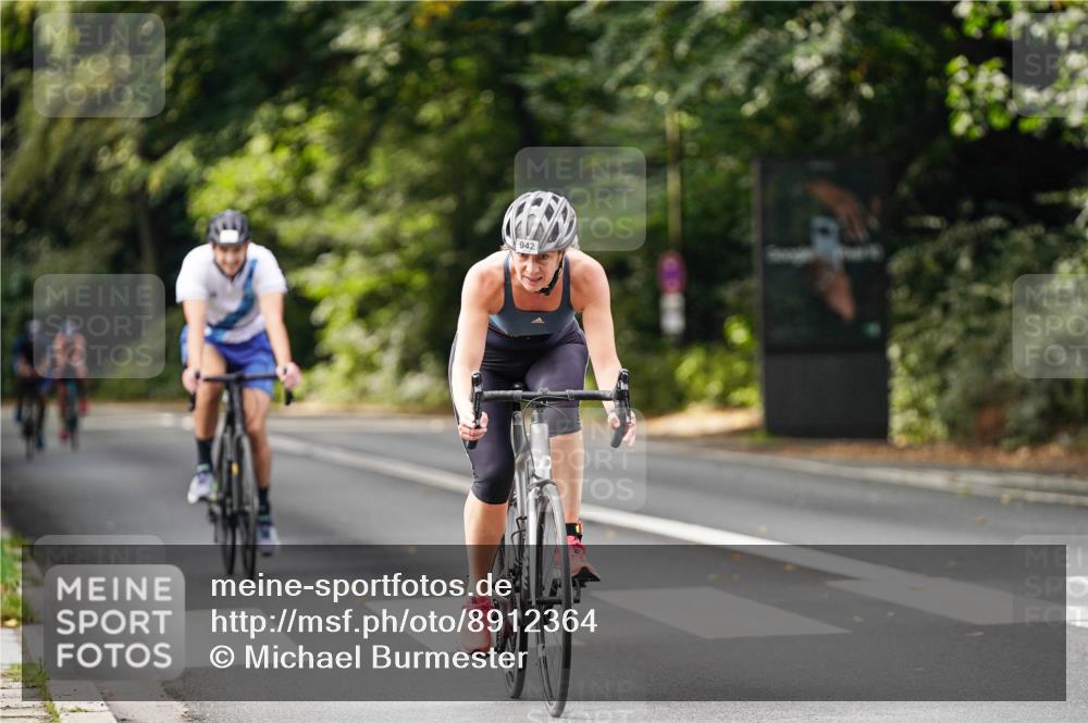 14.09.2025 - Stadtparktriathlon Michael Burmester http://msf.ph/oto/8912364 14.09.2025 11:34:01 Radfahren 911, 942, 1015, 1036 meine-sportfotos.de