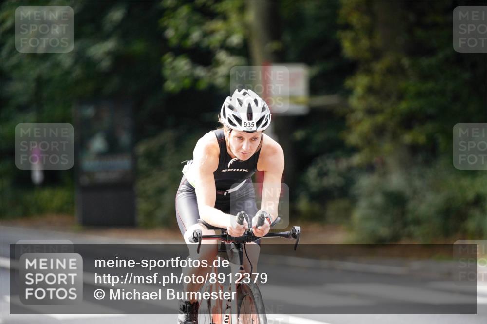 14.09.2025 - Stadtparktriathlon Michael Burmester http://msf.ph/oto/8912379 14.09.2025 11:34:22 Radfahren 934, 935 meine-sportfotos.de