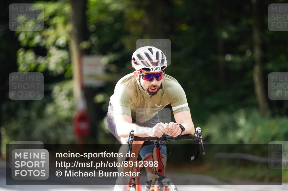 14.09.2025 - Stadtparktriathlon Michael Burmester http://msf.ph/oto/8912398 14.09.2025 11:35:01 Radfahren 924, 961, 985, 1082 meine-sportfotos.de