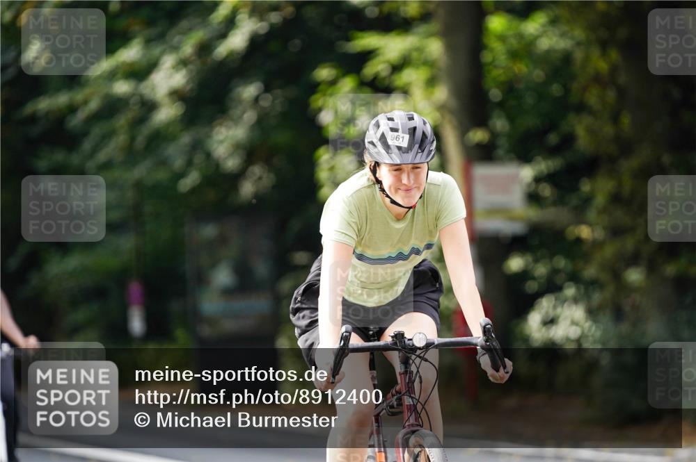 14.09.2025 - Stadtparktriathlon Michael Burmester http://msf.ph/oto/8912400 14.09.2025 11:35:04 Radfahren 924, 961, 985, 1082 meine-sportfotos.de