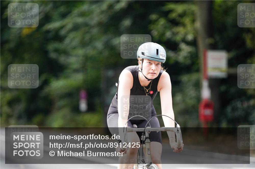 14.09.2025 - Stadtparktriathlon Michael Burmester http://msf.ph/oto/8912425 14.09.2025 11:35:41 Radfahren 941, 995, 1020 meine-sportfotos.de
