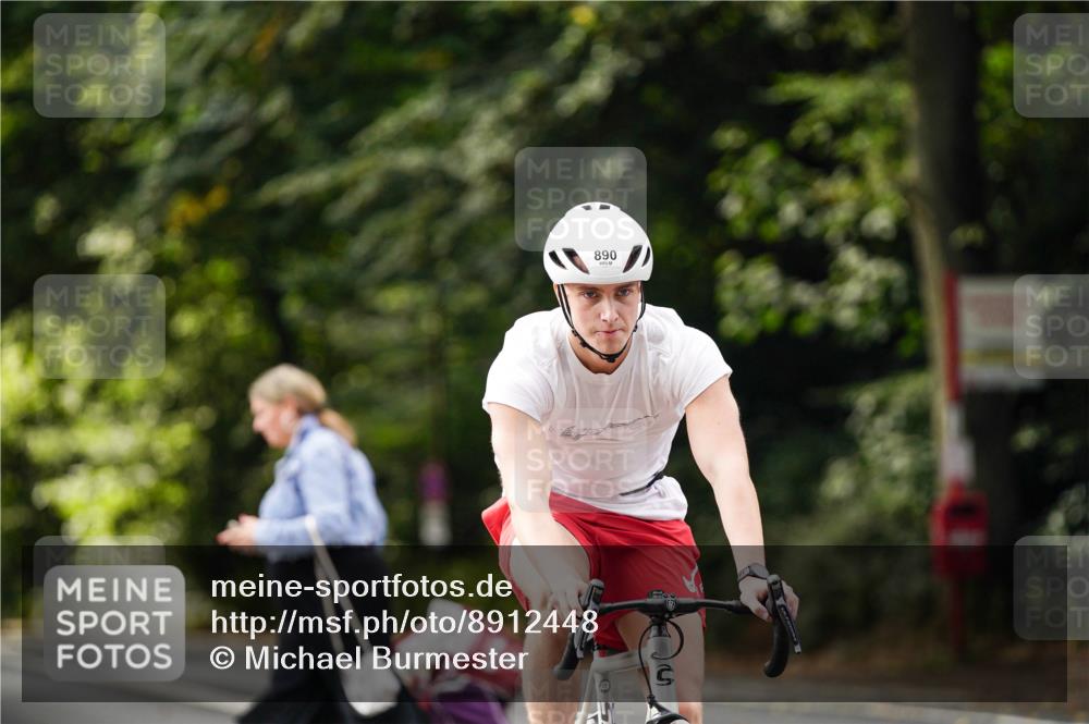 14.09.2025 - Stadtparktriathlon Michael Burmester http://msf.ph/oto/8912448 14.09.2025 11:36:20 Radfahren 890, 1072, 1097 meine-sportfotos.de