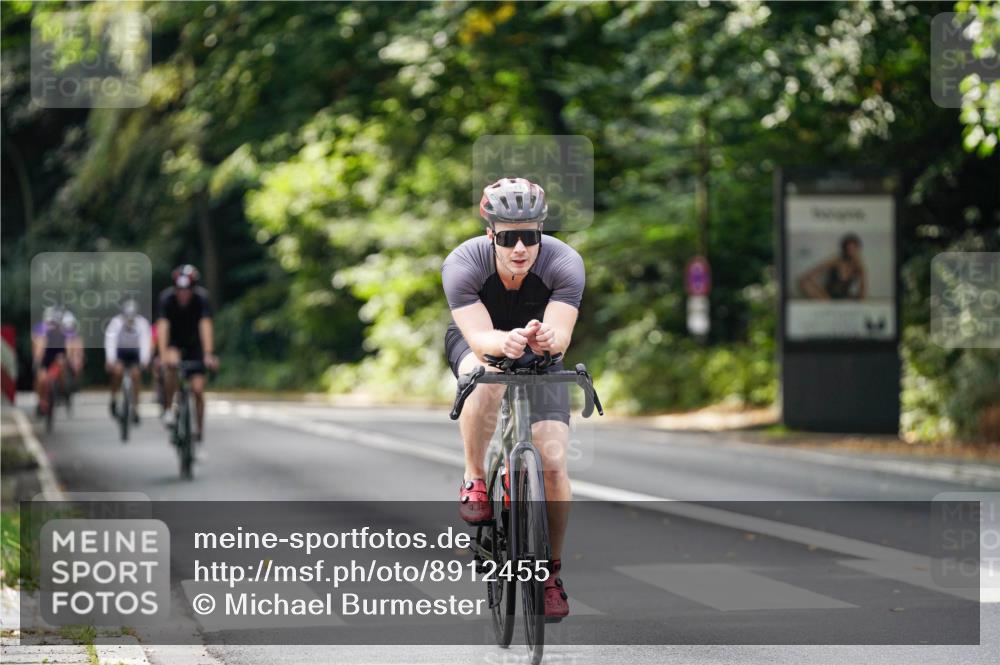 14.09.2025 - Stadtparktriathlon Michael Burmester http://msf.ph/oto/8912455 14.09.2025 11:36:35 Radfahren 989, 1018, 1101, 1109, 1112, 1115 meine-sportfotos.de