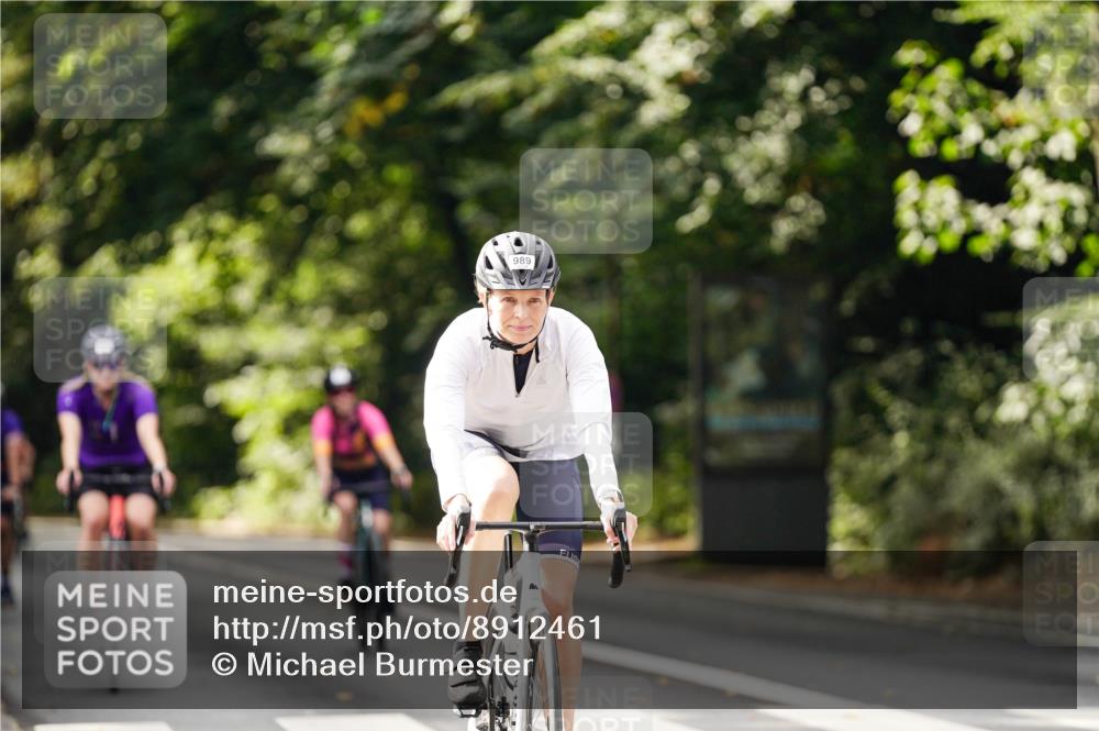 14.09.2025 - Stadtparktriathlon Michael Burmester http://msf.ph/oto/8912461 14.09.2025 11:36:41 Radfahren 916, 938, 973, 982, 989, 1018, 1077, 1083, 1101, 1112 meine-sportfotos.de