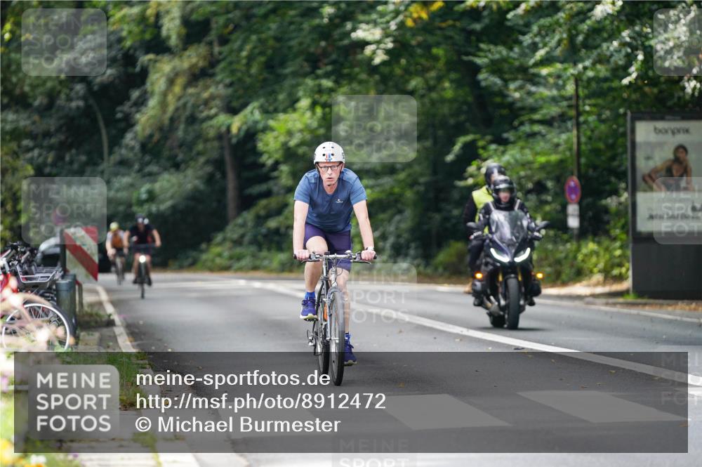 14.09.2025 - Stadtparktriathlon Michael Burmester http://msf.ph/oto/8912472 14.09.2025 11:36:58 Radfahren 854 meine-sportfotos.de