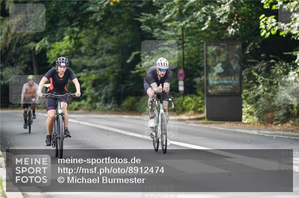 14.09.2025 - Stadtparktriathlon Michael Burmester http://msf.ph/oto/8912474 14.09.2025 11:37:05 Radfahren 854, 975, 1027, 1048 meine-sportfotos.de