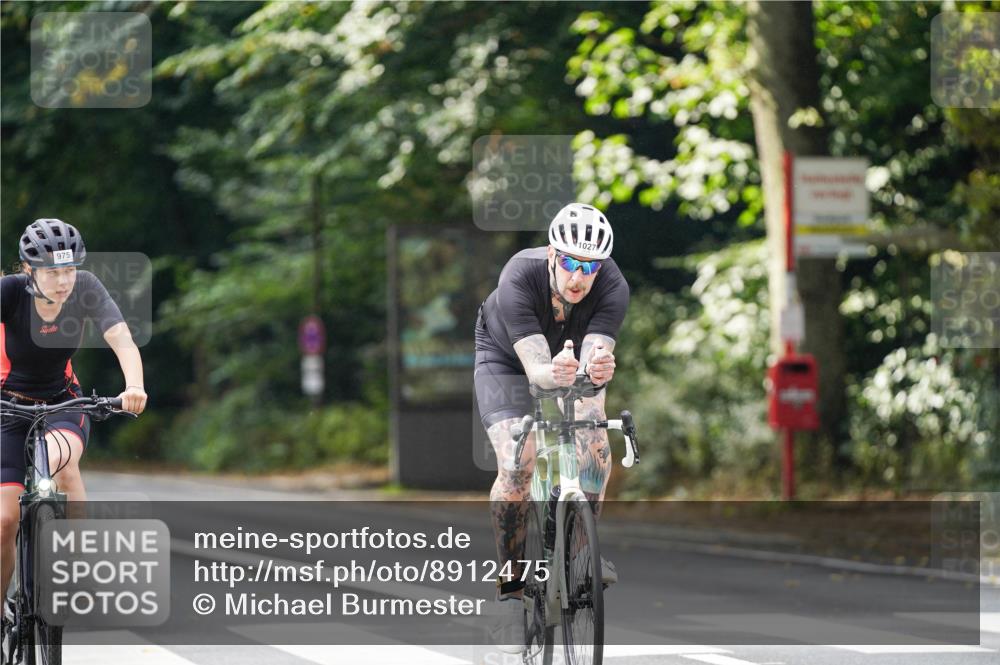 14.09.2025 - Stadtparktriathlon Michael Burmester http://msf.ph/oto/8912475 14.09.2025 11:37:07 Radfahren 854, 975, 1027, 1048 meine-sportfotos.de