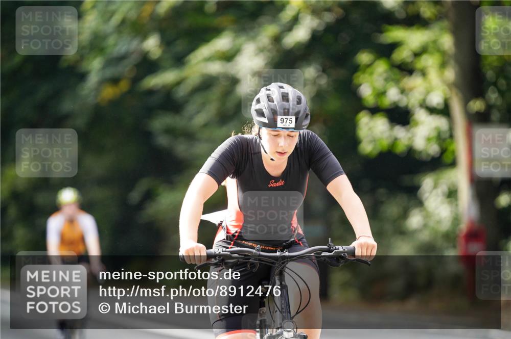 14.09.2025 - Stadtparktriathlon Michael Burmester http://msf.ph/oto/8912476 14.09.2025 11:37:08 Radfahren 975, 1027, 1048 meine-sportfotos.de