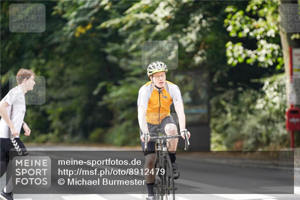 14.09.2025 - Stadtparktriathlon Michael Burmester http://msf.ph/oto/8912479 14.09.2025 11:37:09 Radfahren 975, 1027, 1048 meine-sportfotos.de