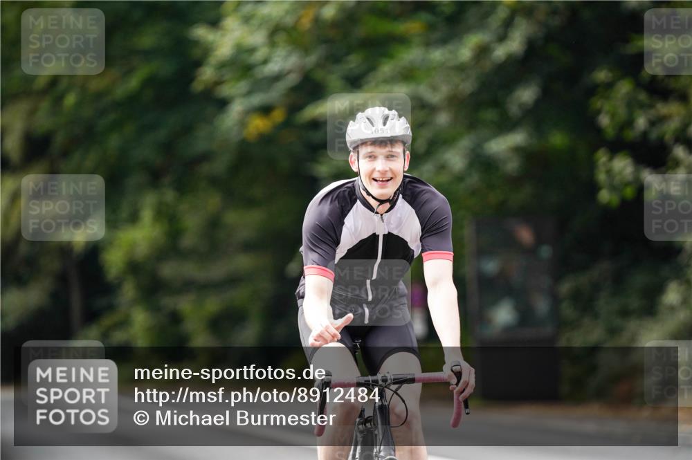 14.09.2025 - Stadtparktriathlon Michael Burmester http://msf.ph/oto/8912484 14.09.2025 11:37:18 Radfahren 1051 meine-sportfotos.de