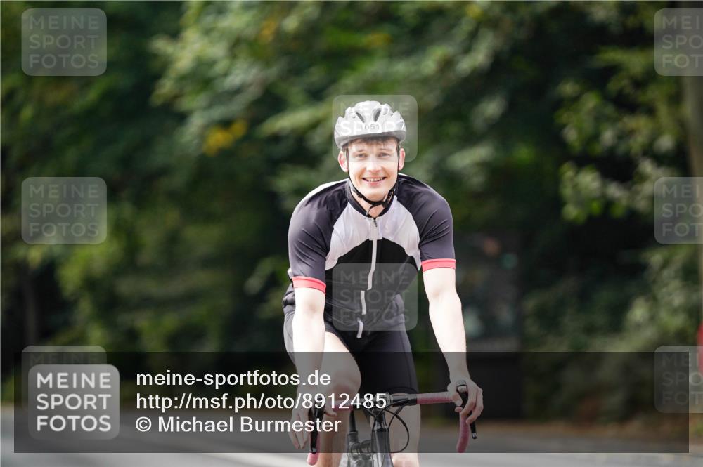 14.09.2025 - Stadtparktriathlon Michael Burmester http://msf.ph/oto/8912485 14.09.2025 11:37:18 Radfahren 1051 meine-sportfotos.de