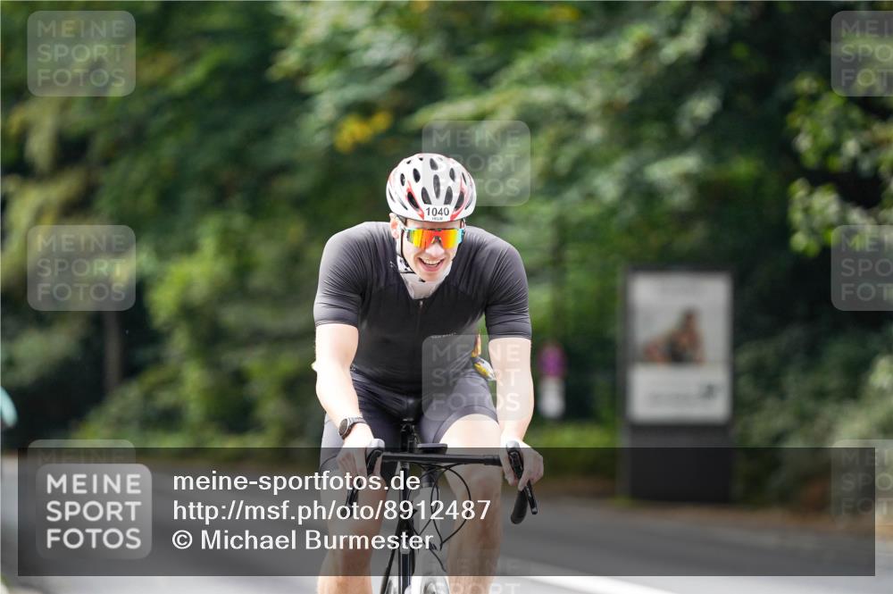 14.09.2025 - Stadtparktriathlon Michael Burmester http://msf.ph/oto/8912487 14.09.2025 11:37:30 Radfahren 1016, 1040 meine-sportfotos.de