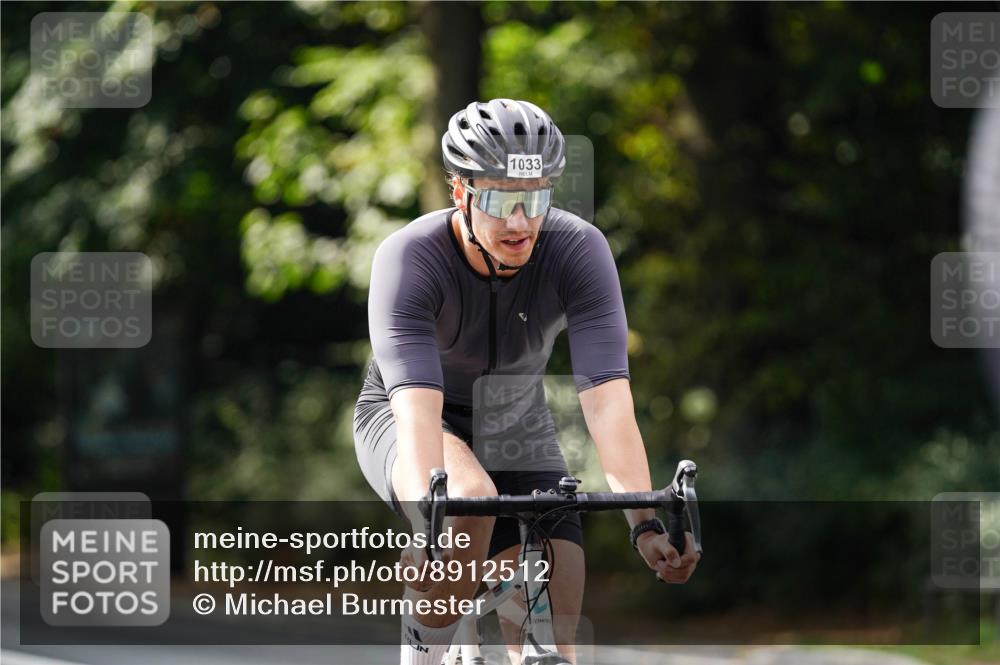 14.09.2025 - Stadtparktriathlon Michael Burmester http://msf.ph/oto/8912512 14.09.2025 11:38:01 Radfahren 963, 987, 1033, 1064, 1080, 1102 meine-sportfotos.de