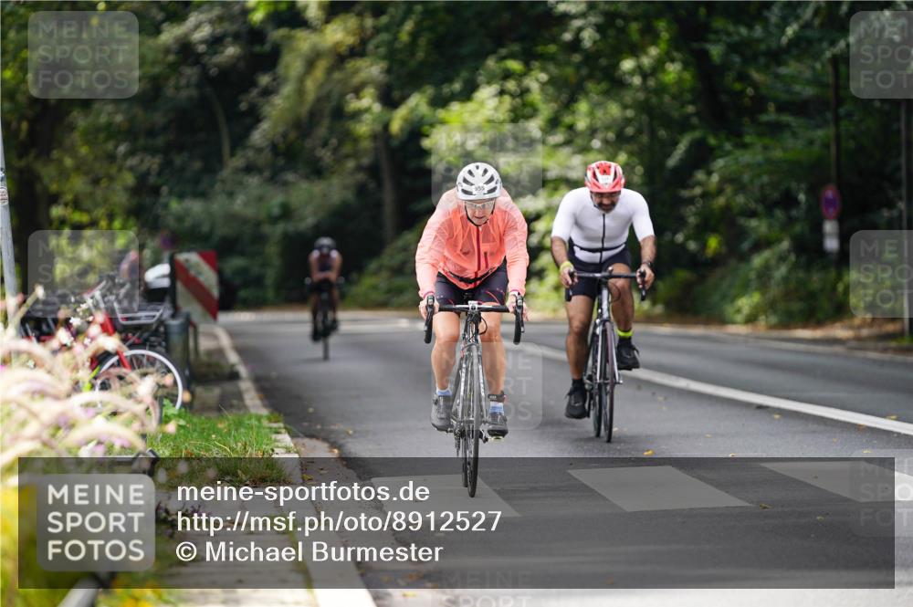 14.09.2025 - Stadtparktriathlon Michael Burmester http://msf.ph/oto/8912527 14.09.2025 11:38:30 Radfahren 828, 939, 955, 1078 meine-sportfotos.de