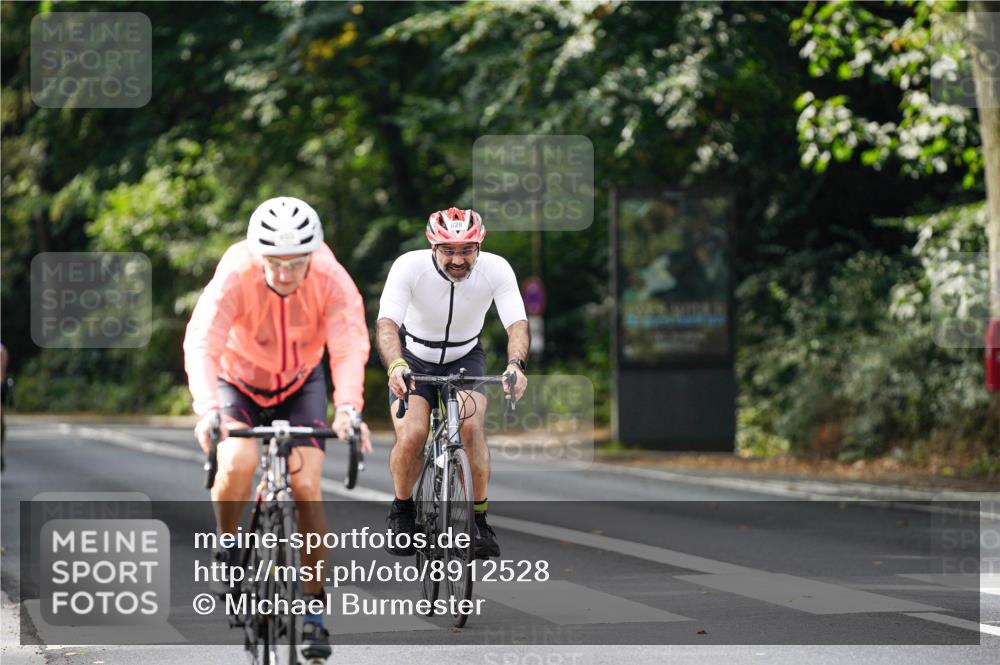 14.09.2025 - Stadtparktriathlon Michael Burmester http://msf.ph/oto/8912528 14.09.2025 11:38:31 Radfahren 828, 939, 955, 1078 meine-sportfotos.de