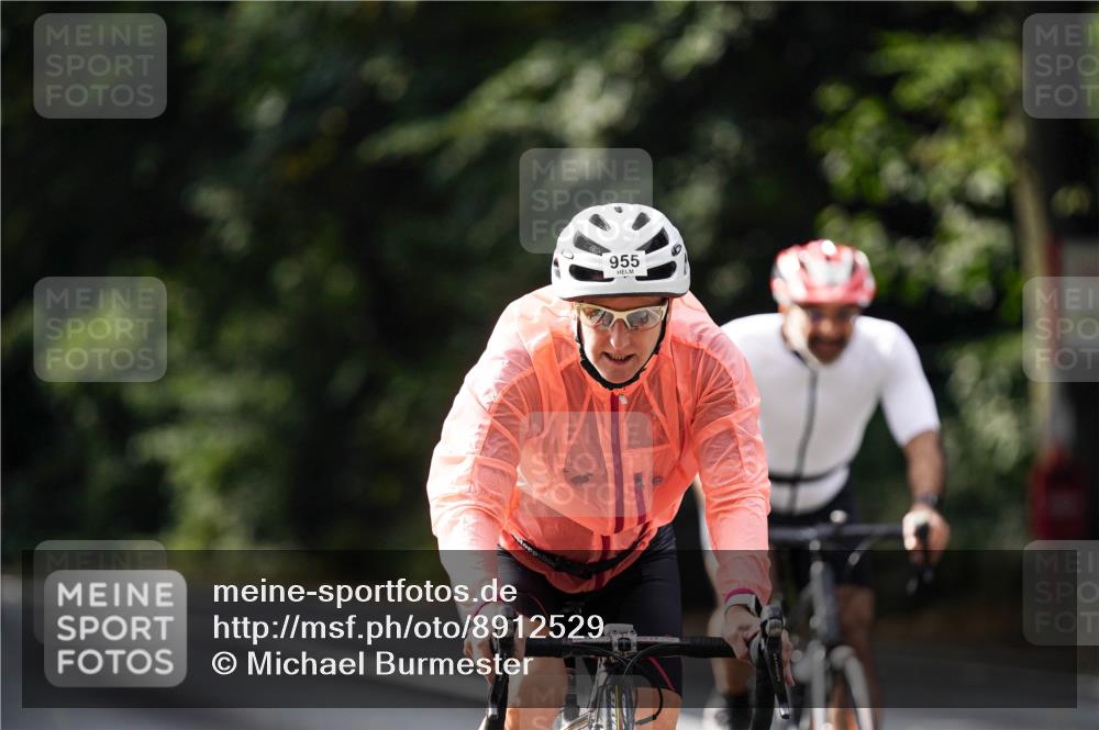 14.09.2025 - Stadtparktriathlon Michael Burmester http://msf.ph/oto/8912529 14.09.2025 11:38:32 Radfahren 828, 939, 955, 1078 meine-sportfotos.de