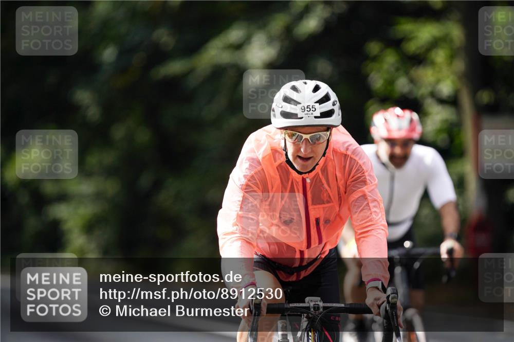 14.09.2025 - Stadtparktriathlon Michael Burmester http://msf.ph/oto/8912530 14.09.2025 11:38:32 Radfahren 828, 939, 955, 1078 meine-sportfotos.de