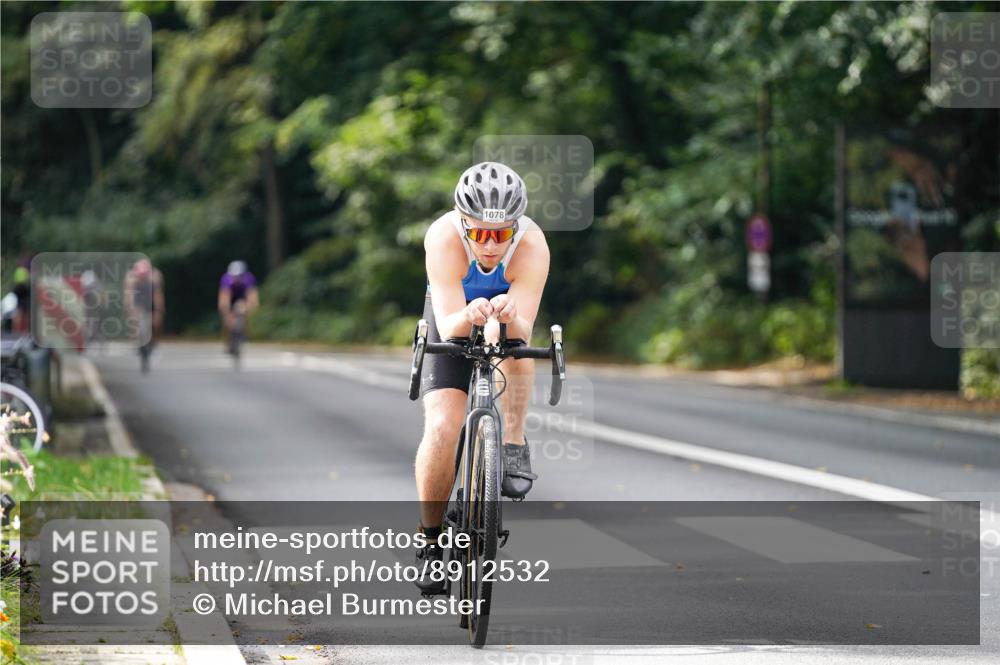 14.09.2025 - Stadtparktriathlon Michael Burmester http://msf.ph/oto/8912532 14.09.2025 11:38:35 Radfahren 828, 955, 1078 meine-sportfotos.de