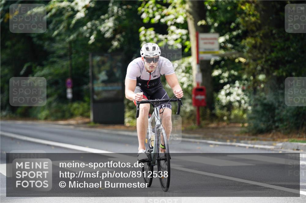 14.09.2025 - Stadtparktriathlon Michael Burmester http://msf.ph/oto/8912538 14.09.2025 11:38:46 Radfahren 855, 943, 1019, 1046, 1047 meine-sportfotos.de