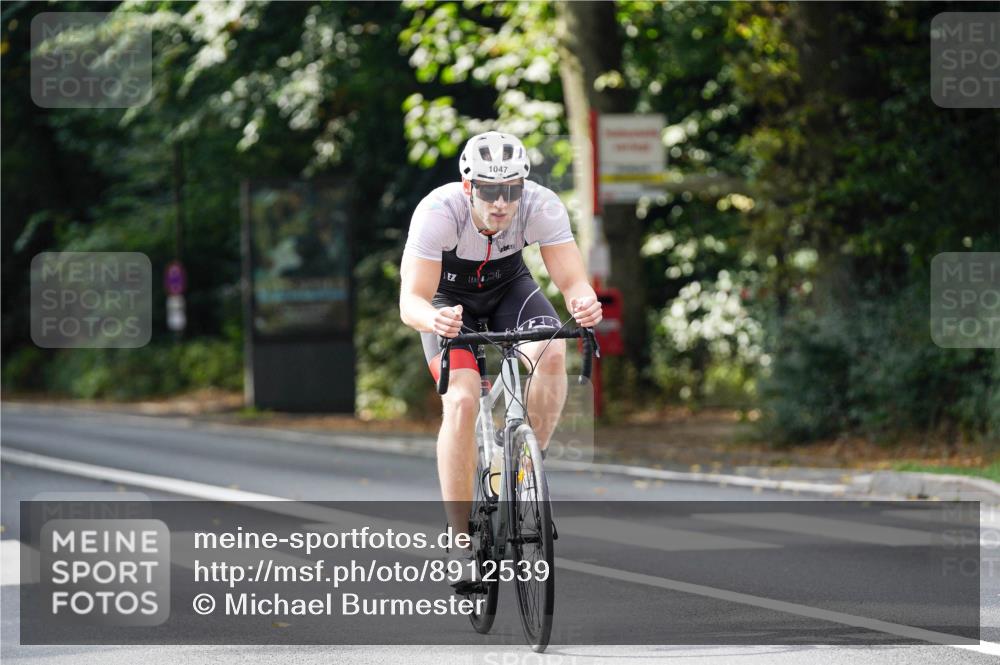 14.09.2025 - Stadtparktriathlon Michael Burmester http://msf.ph/oto/8912539 14.09.2025 11:38:47 Radfahren 855, 943, 1019, 1046, 1047 meine-sportfotos.de