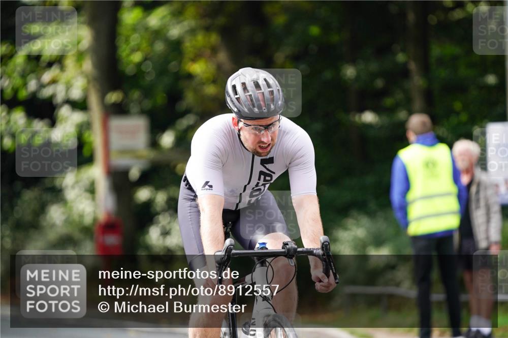 14.09.2025 - Stadtparktriathlon Michael Burmester http://msf.ph/oto/8912557 14.09.2025 11:39:11 Radfahren 949, 952, 1014, 1062, 1091 meine-sportfotos.de
