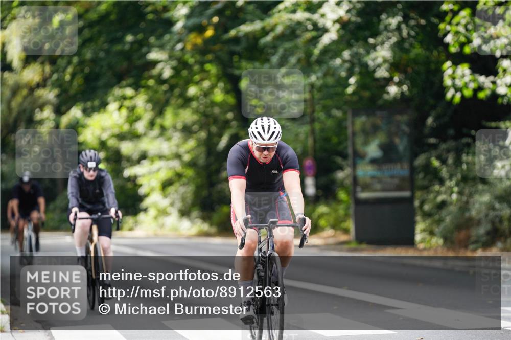 14.09.2025 - Stadtparktriathlon Michael Burmester http://msf.ph/oto/8912563 14.09.2025 11:39:23 Radfahren 927, 940, 960, 1058, 1087, 1091 meine-sportfotos.de
